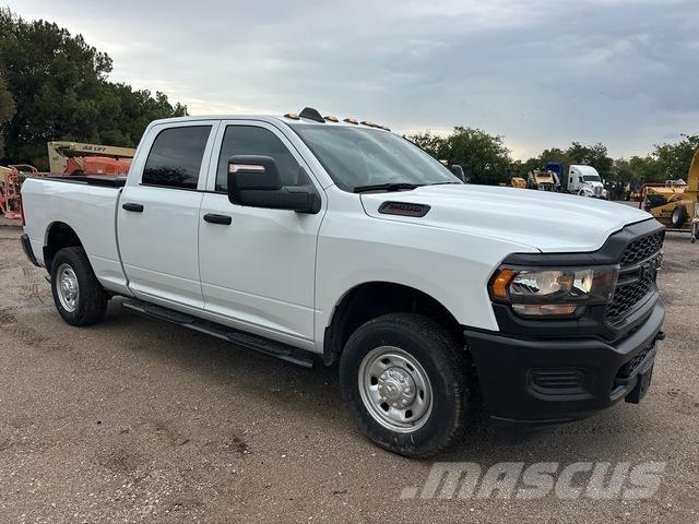 RAM 2500 شاحنات خفيفة/مفصلية الجوانب