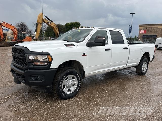 RAM 2500 شاحنات خفيفة/مفصلية الجوانب