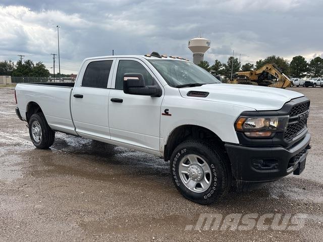 RAM 2500 شاحنات خفيفة/مفصلية الجوانب