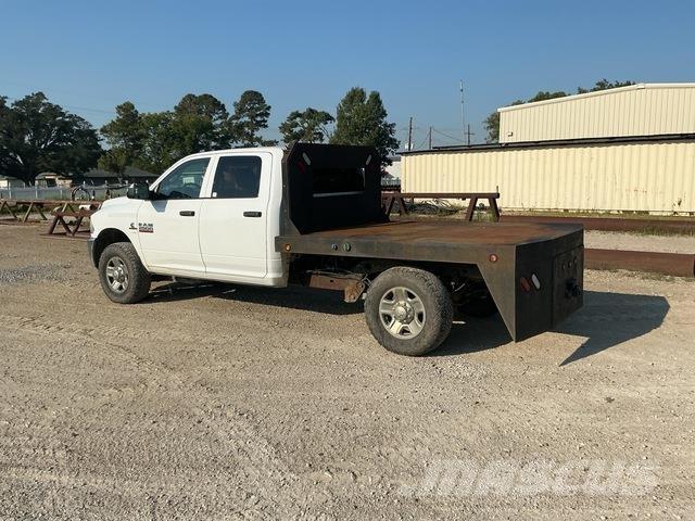 RAM 2500 شاحنات مسطحة/مفصلية الجوانب