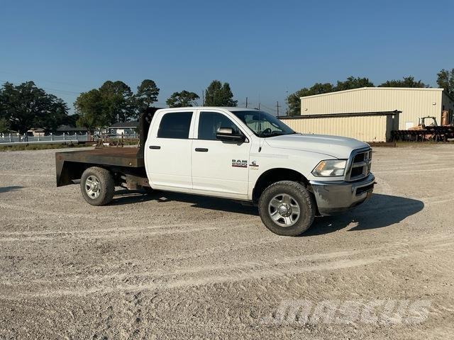 RAM 2500 شاحنات مسطحة/مفصلية الجوانب