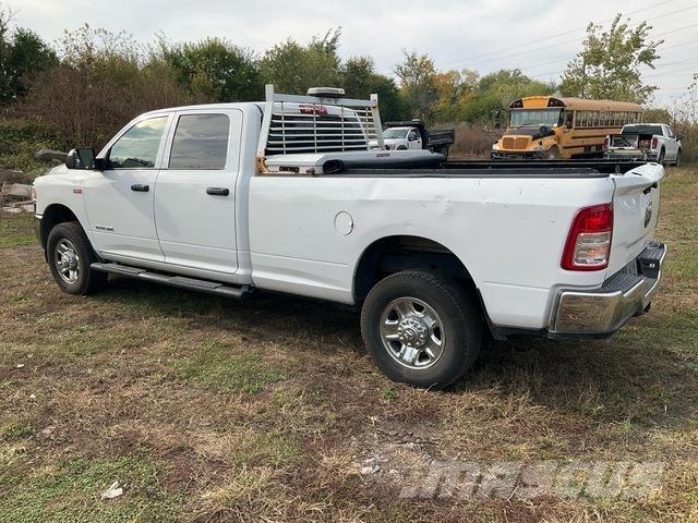 RAM 2500 شاحنات خفيفة/مفصلية الجوانب