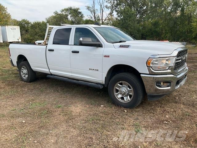 RAM 2500 شاحنات خفيفة/مفصلية الجوانب