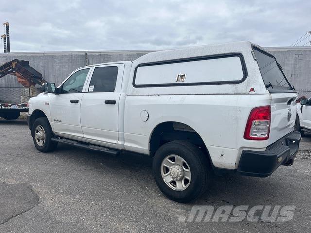 RAM 2500 شاحنات خفيفة/مفصلية الجوانب