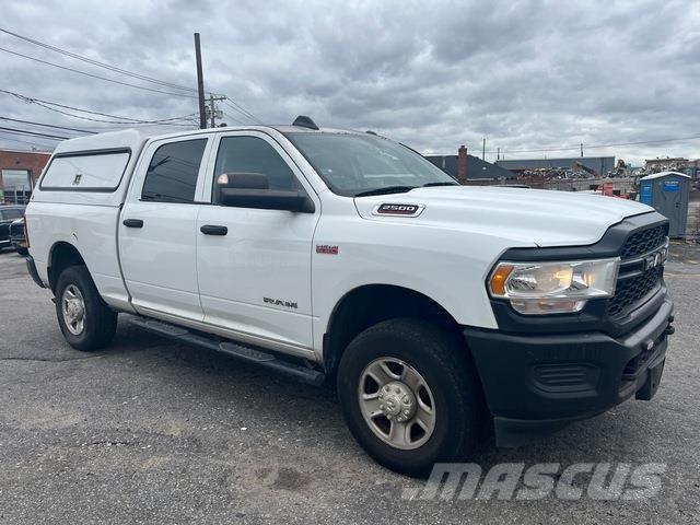 RAM 2500 شاحنات خفيفة/مفصلية الجوانب