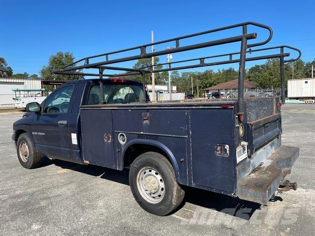 RAM 2500 شاحنات خفيفة/مفصلية الجوانب