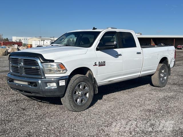 RAM 2500 شاحنات خفيفة/مفصلية الجوانب