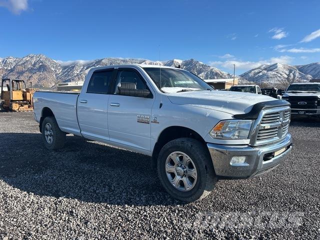 RAM 2500 شاحنات خفيفة/مفصلية الجوانب