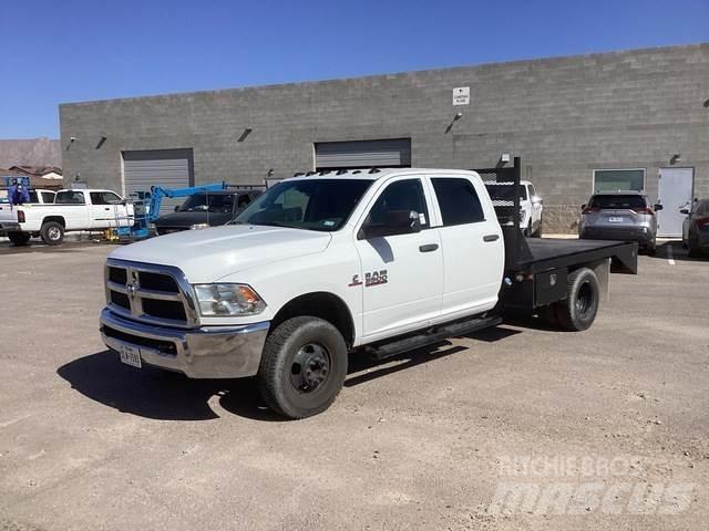 RAM 3500 شاحنات مسطحة/مفصلية الجوانب