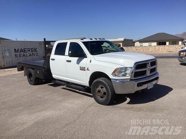 RAM 3500 شاحنات مسطحة/مفصلية الجوانب