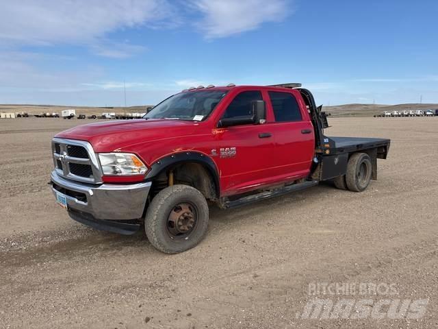 RAM 3500 شاحنات مسطحة/مفصلية الجوانب