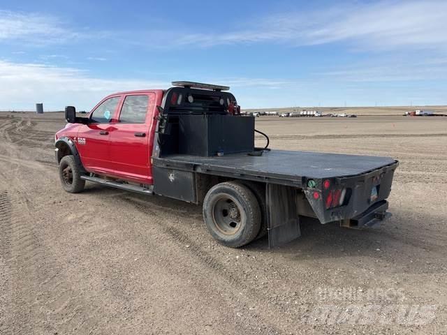 RAM 3500 شاحنات مسطحة/مفصلية الجوانب