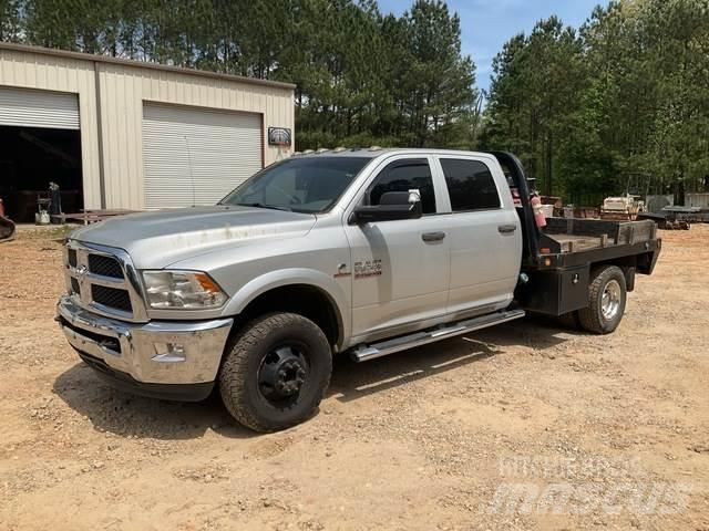 RAM 3500 شاحنات مسطحة/مفصلية الجوانب