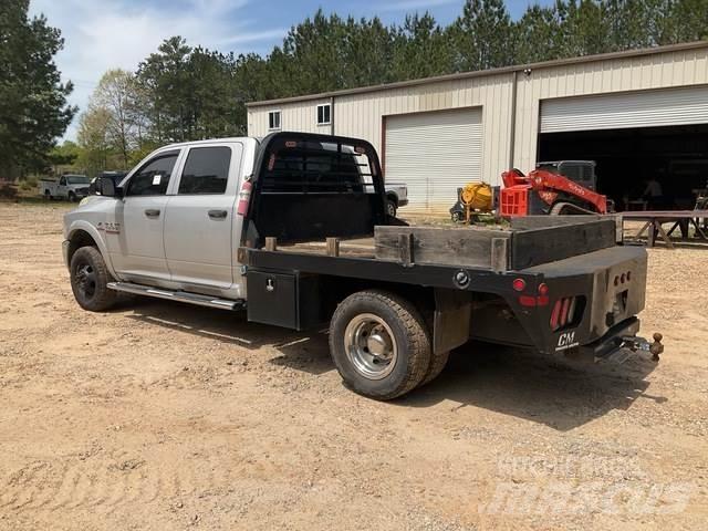 RAM 3500 شاحنات مسطحة/مفصلية الجوانب