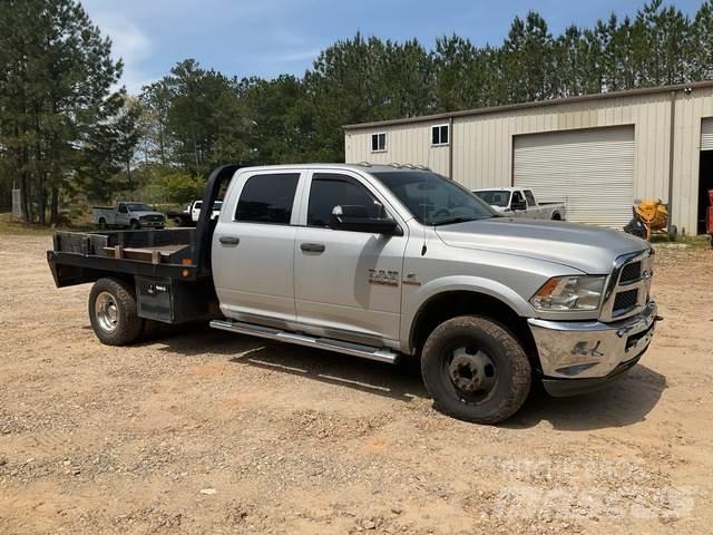 RAM 3500 شاحنات مسطحة/مفصلية الجوانب