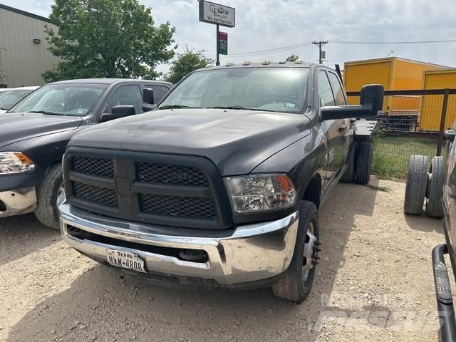 RAM 3500 شاحنات مسطحة/مفصلية الجوانب