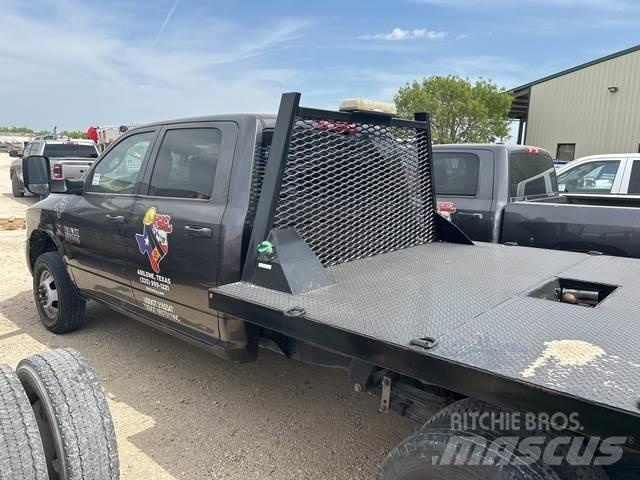 RAM 3500 شاحنات مسطحة/مفصلية الجوانب