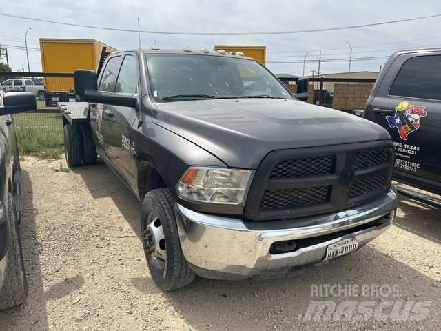 RAM 3500 شاحنات مسطحة/مفصلية الجوانب