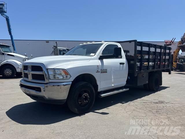 RAM 3500 شاحنات مسطحة/مفصلية الجوانب