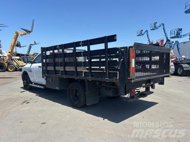 RAM 3500 شاحنات مسطحة/مفصلية الجوانب