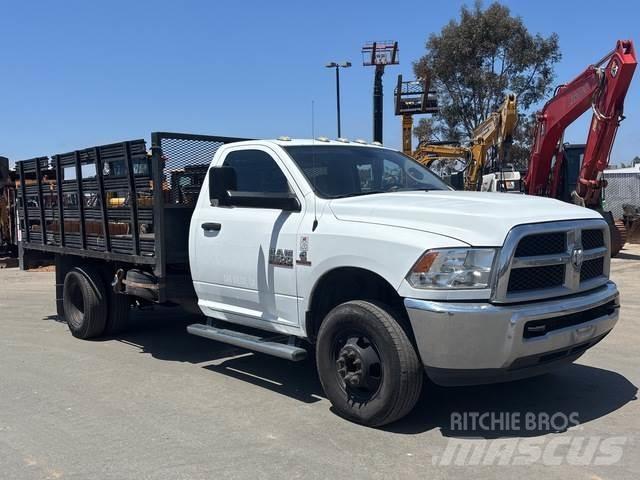 RAM 3500 شاحنات مسطحة/مفصلية الجوانب