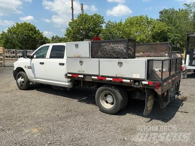 RAM 3500 شاحنات مسطحة/مفصلية الجوانب