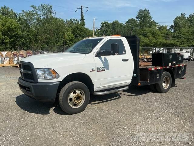 RAM 3500 شاحنات مسطحة/مفصلية الجوانب