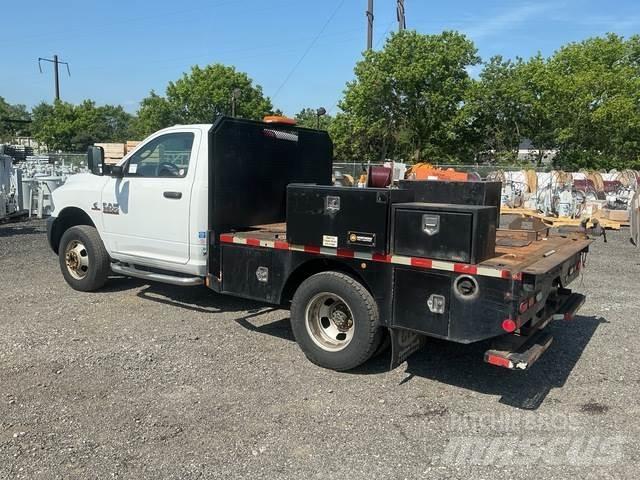 RAM 3500 شاحنات مسطحة/مفصلية الجوانب