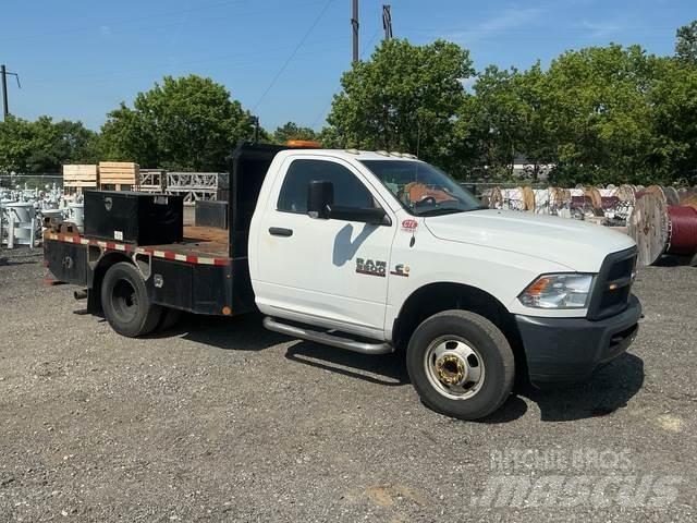 RAM 3500 شاحنات مسطحة/مفصلية الجوانب