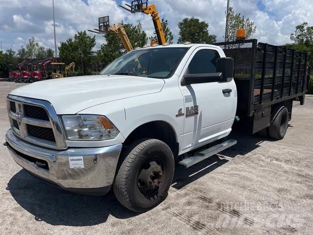 RAM 3500 شاحنات مسطحة/مفصلية الجوانب