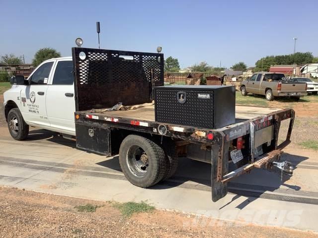 RAM 3500 شاحنات مسطحة/مفصلية الجوانب