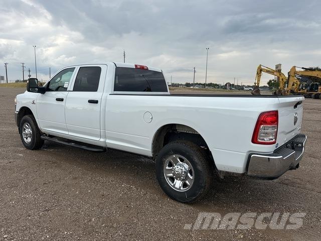 RAM 3500 شاحنات خفيفة/مفصلية الجوانب