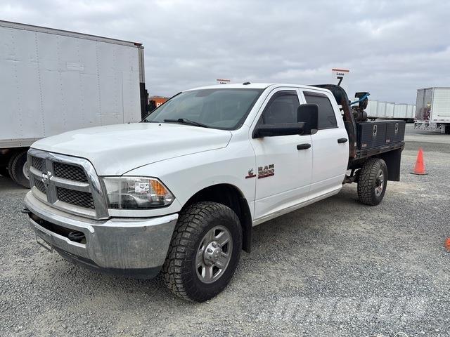 RAM 3500 شاحنات مسطحة/مفصلية الجوانب