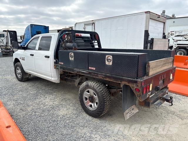 RAM 3500 شاحنات مسطحة/مفصلية الجوانب