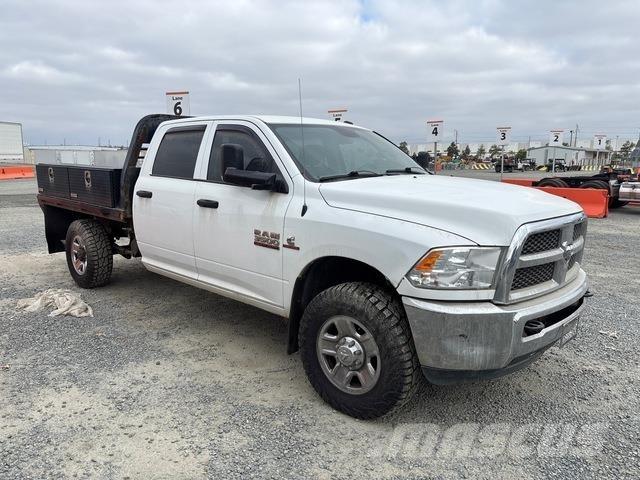 RAM 3500 شاحنات مسطحة/مفصلية الجوانب