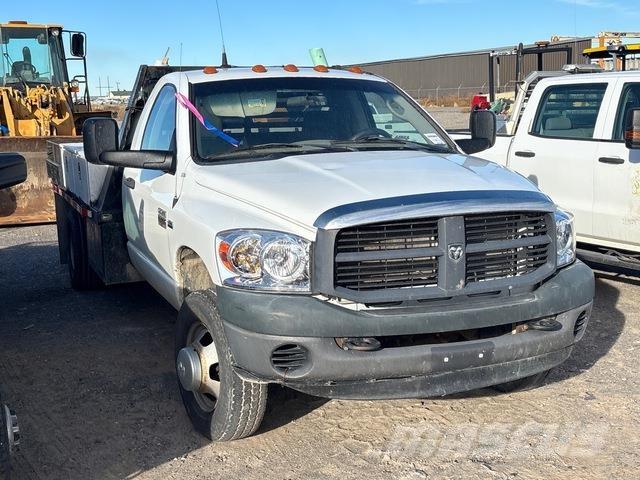 RAM 3500 شاحنات مسطحة/مفصلية الجوانب