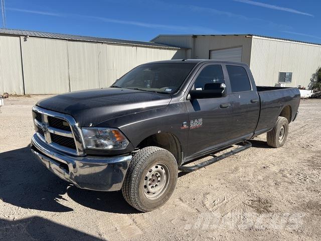 RAM 3500 شاحنات خفيفة/مفصلية الجوانب