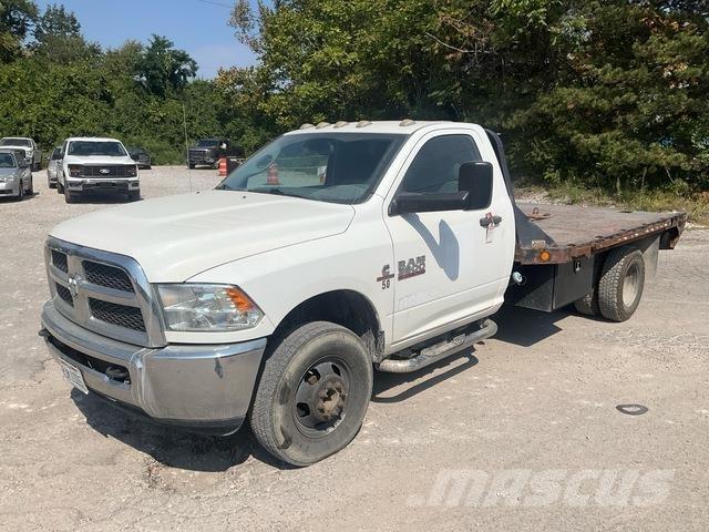 RAM 3500HD شاحنات مسطحة/مفصلية الجوانب