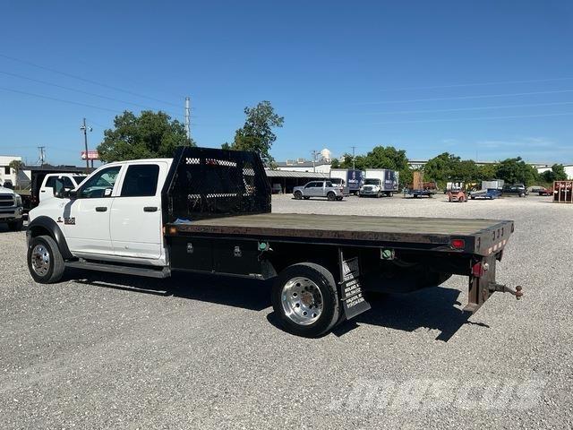 RAM 4500 شاحنات مسطحة/مفصلية الجوانب