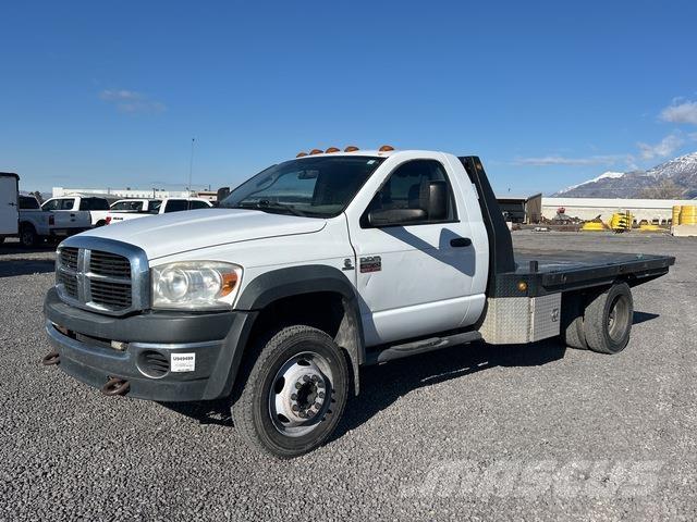 RAM 4500 شاحنات مسطحة/مفصلية الجوانب