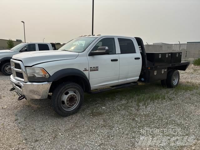 RAM 5500 شاحنات مسطحة/مفصلية الجوانب