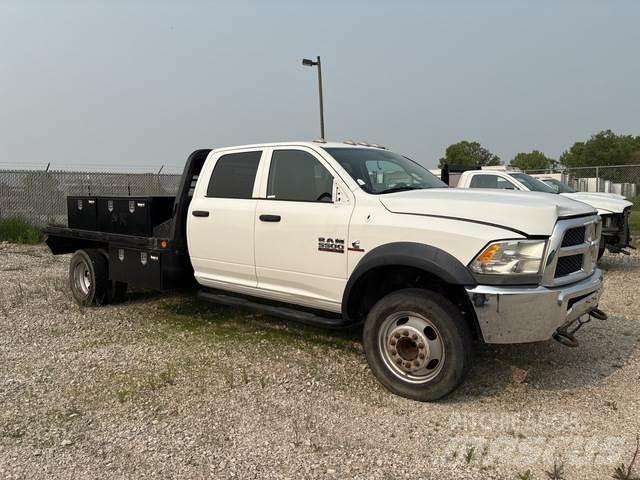 RAM 5500 شاحنات مسطحة/مفصلية الجوانب