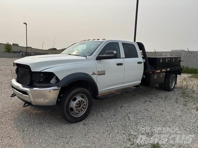 RAM 5500 شاحنات مسطحة/مفصلية الجوانب