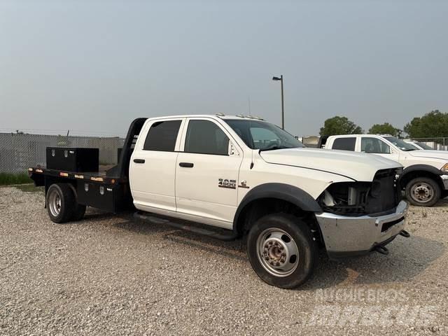 RAM 5500 شاحنات مسطحة/مفصلية الجوانب