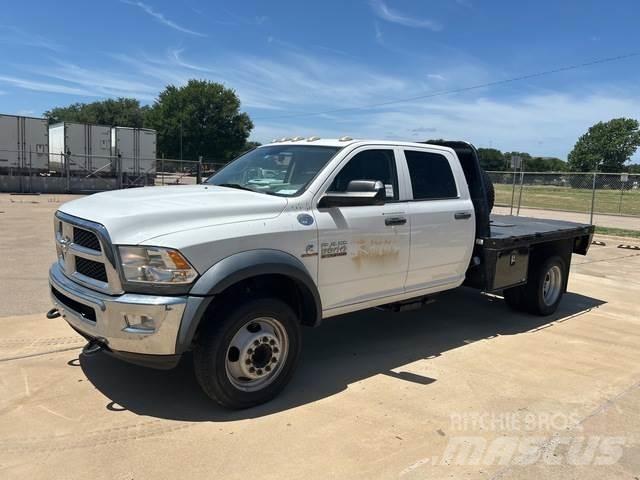 RAM 5500 شاحنات مسطحة/مفصلية الجوانب