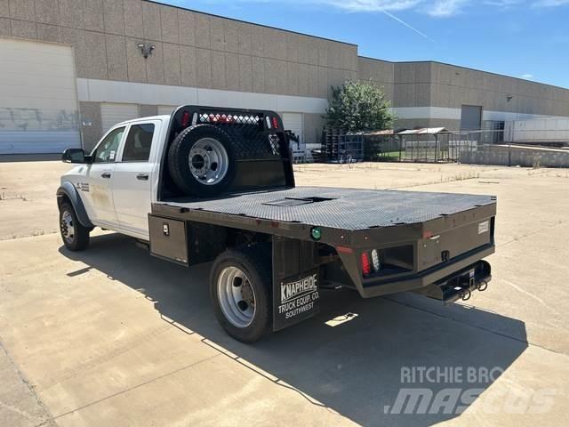 RAM 5500 شاحنات مسطحة/مفصلية الجوانب