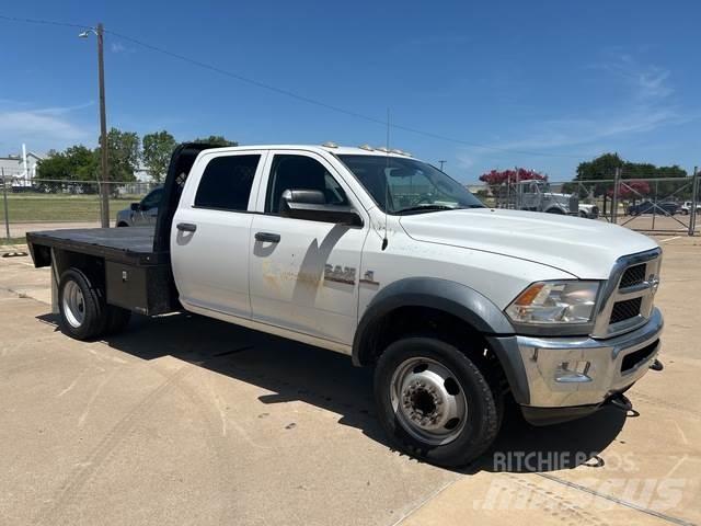 RAM 5500 شاحنات مسطحة/مفصلية الجوانب