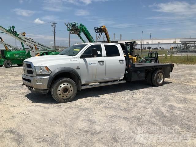 RAM 5500 شاحنات مسطحة/مفصلية الجوانب