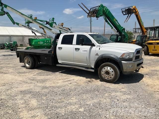 RAM 5500 شاحنات مسطحة/مفصلية الجوانب