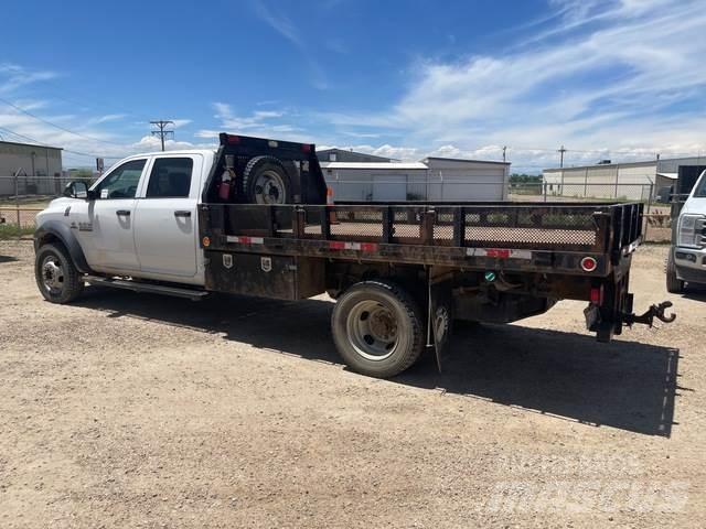 RAM 5500 شاحنات مسطحة/مفصلية الجوانب